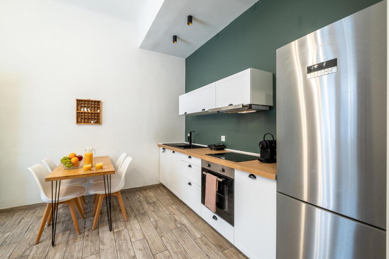 Central5 Boutique Apartments With Common Garden Next To Metro Athena Bagian luar foto