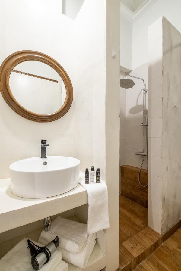 Central5 Boutique Apartments With Common Garden Next To Metro Athena Bagian luar foto